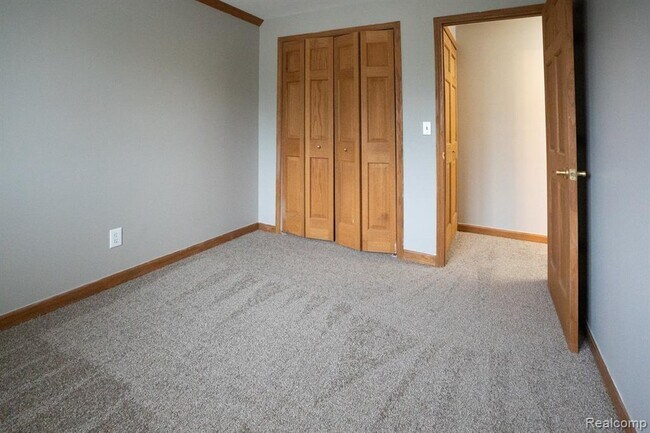 Building Photo - 1555 E South Blvd