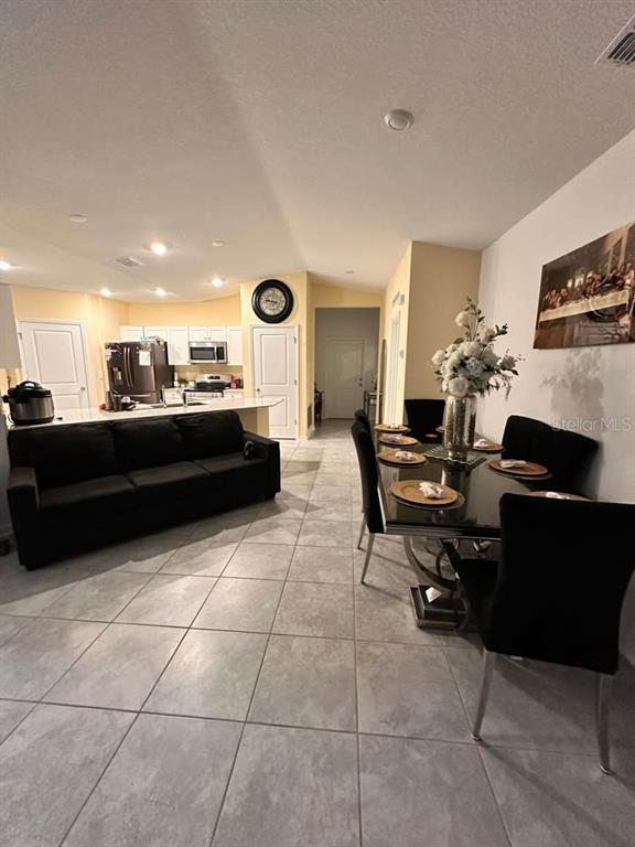 Building Photo - 684 Sand Pne Ln