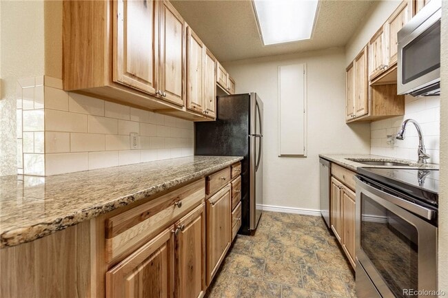 Building Photo - 2 bedroom condo for immediate rental ** SE...