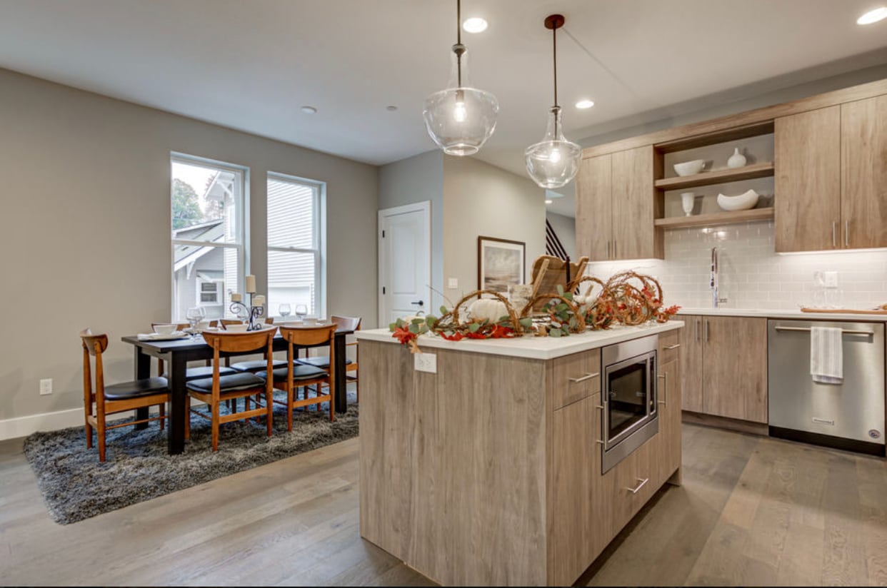 Building Photo - 6049 NE Flanders St