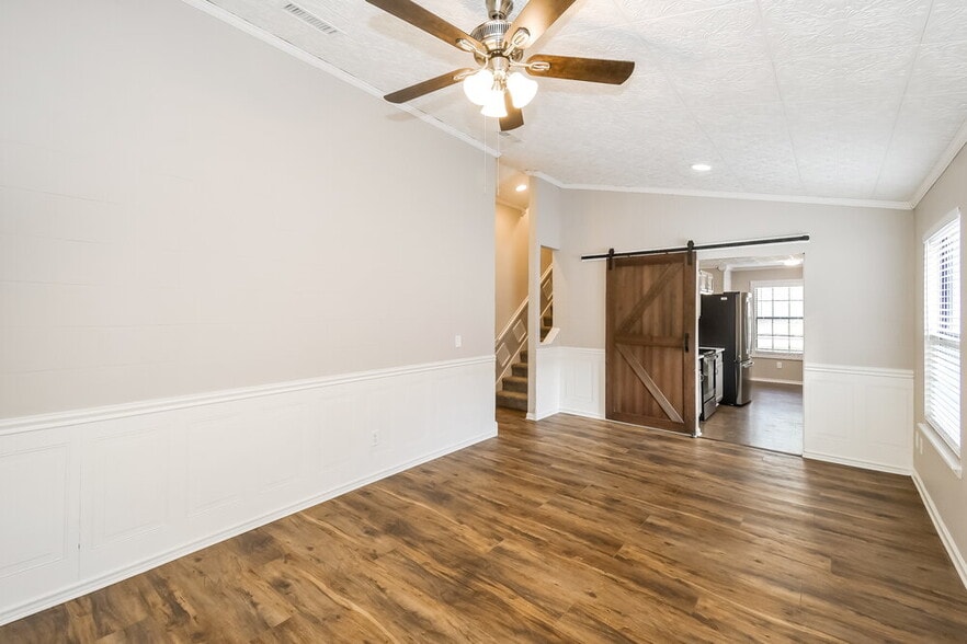 Building Photo - 1283 Independence Dr