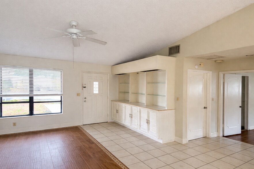 Building Photo - 1201 Pine Sage Cir