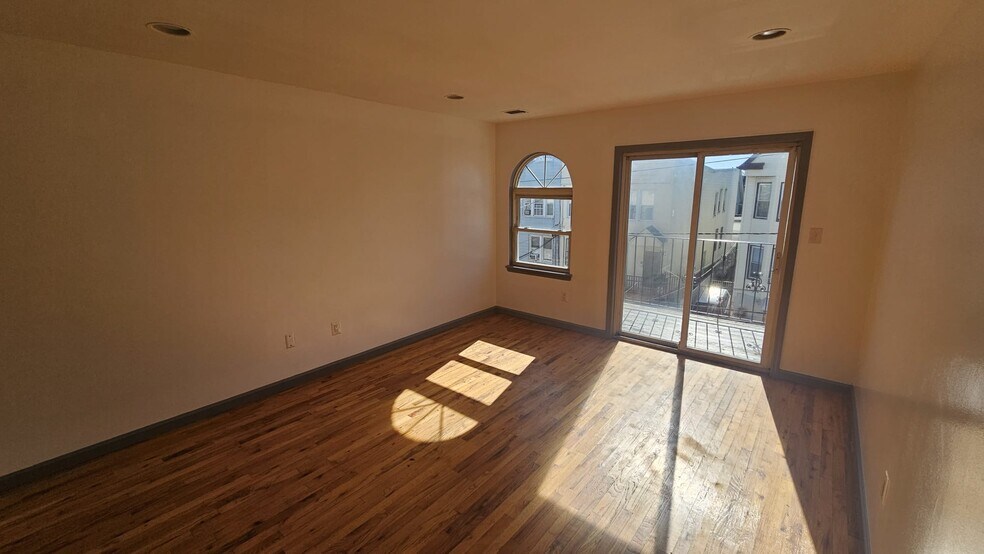 Building Photo - 88 Brown Pl