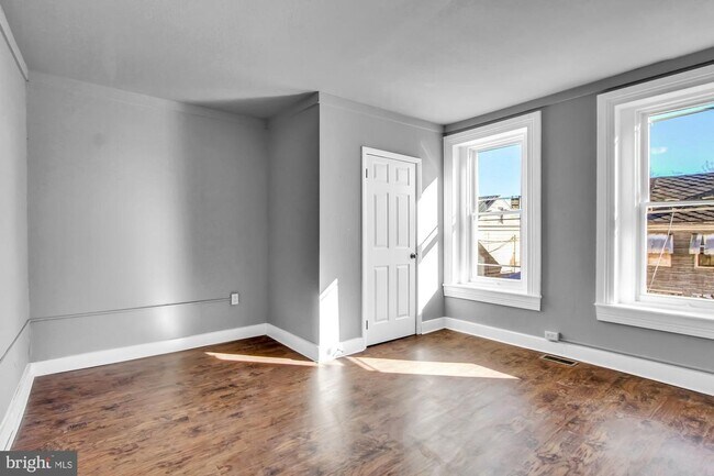 Building Photo - Coming Soon - Spacious 3 Bedroom 1.5 Bath ...