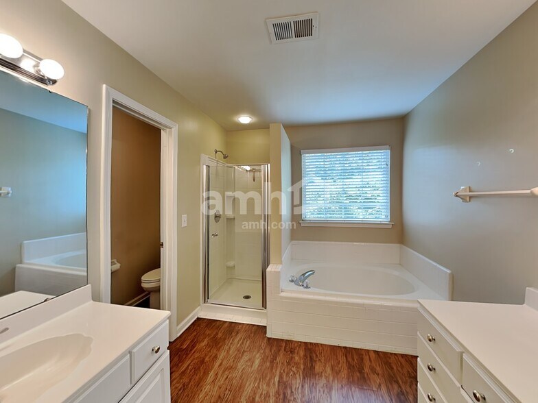 Building Photo - 8934 Tartan Ridge Dr