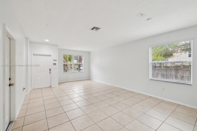 Building Photo - 1596 SE 20th Rd