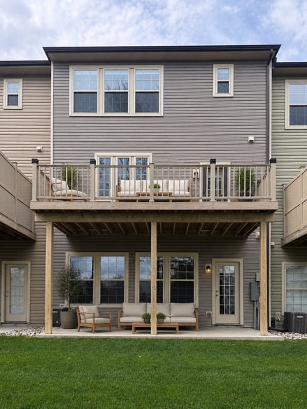 Building Photo - 484 Rowan St