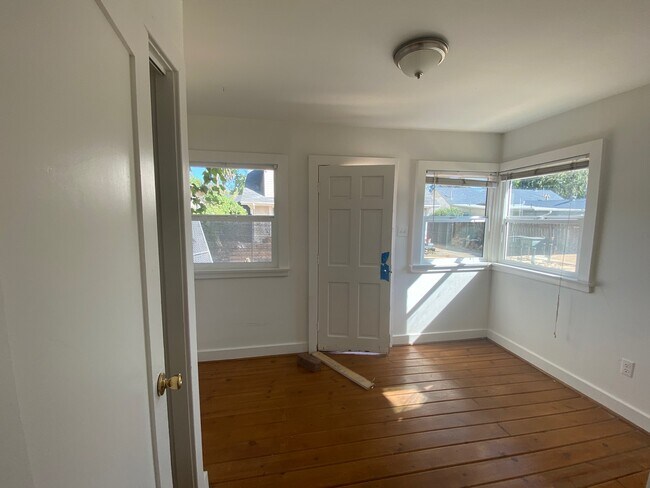 2nd bedroom - 189 S Roosevelt Ave