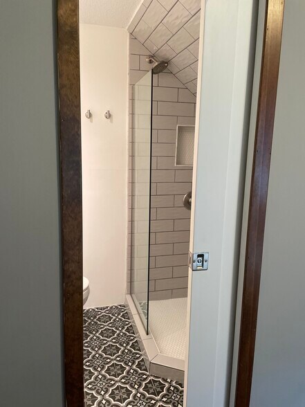 Private bath - 5665 Wood Duck Cir