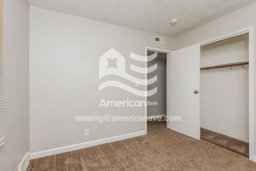 Building Photo - 1105 Blakley Dr