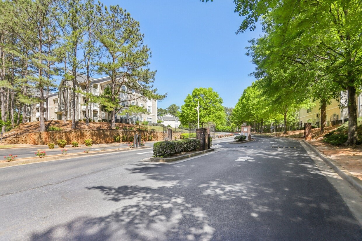 Building Photo - The Glen at Lanier Crossing