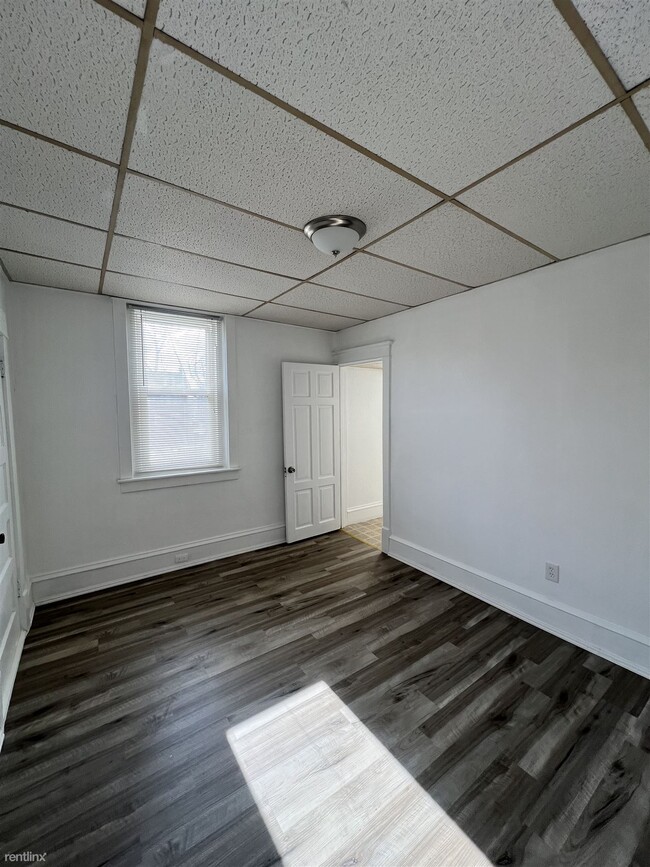 Building Photo - 1 br, 1 bath 4plex - 14 South Roland Stree...