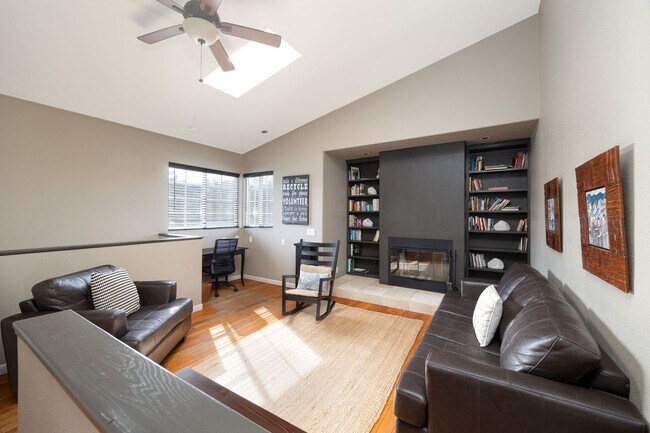 Building Photo - Rarely available 3 bedroom single family home in Sunset Cliffs!