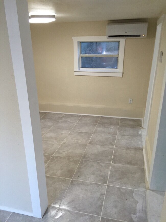 Building Photo - North Hyde Park 1 Bedroom Guest House