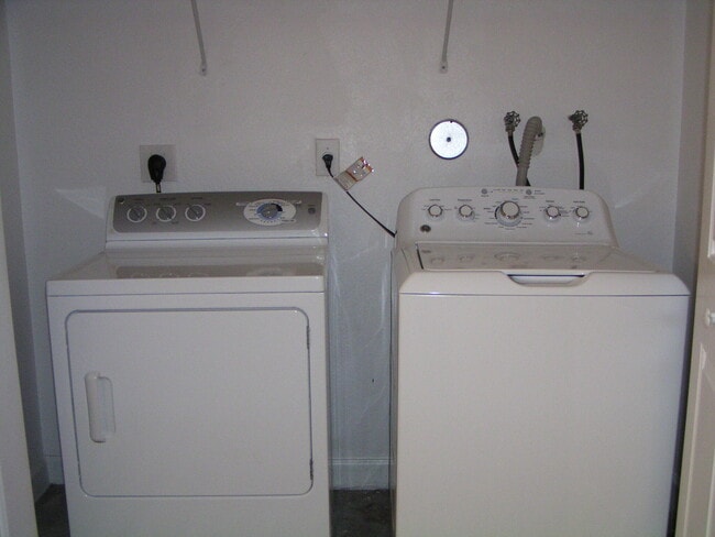 Building Photo - 3514 Shoma Dr