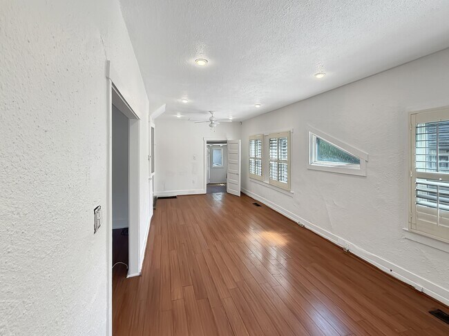 Building Photo - 1824 Lundy Ave