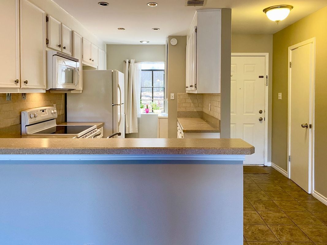 Building Photo - 1804 Capital Pkwy