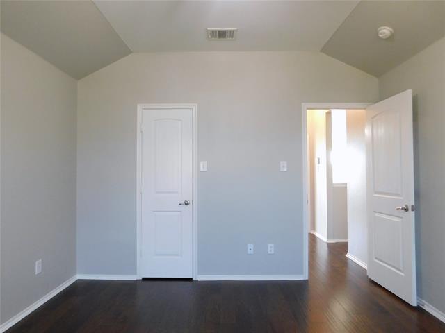 Building Photo - 14904 Riverside Dr