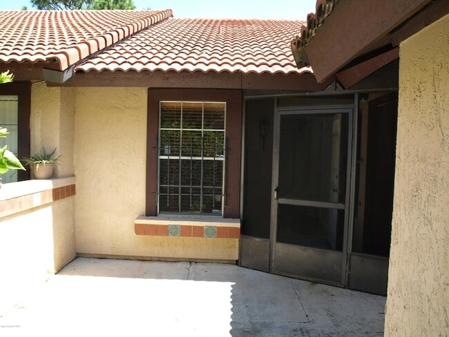 Building Photo - 1527 Waldorf Cir NE