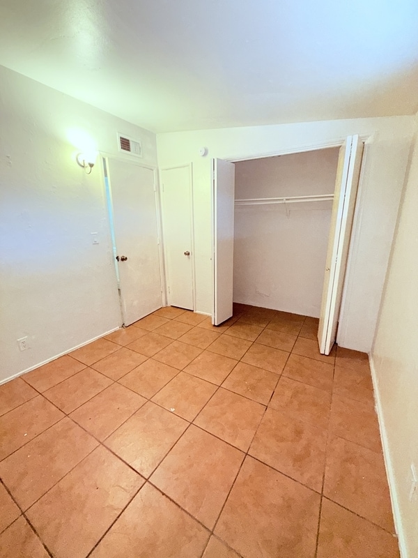 Building Photo - 1644 N Beverly Ave