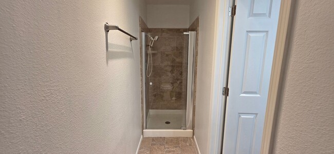 Building Photo - 508 Woodside Oaks