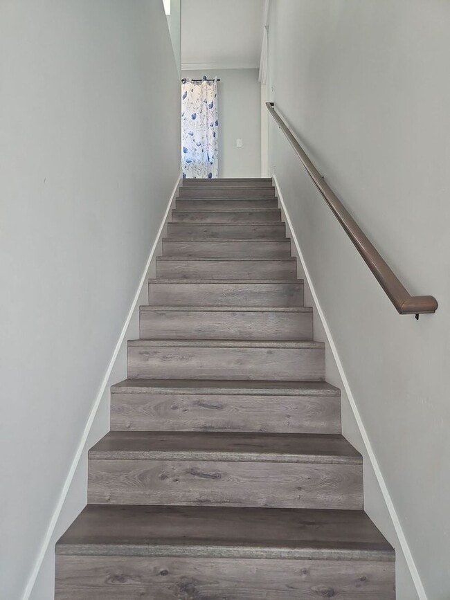 Building Photo - Custom 4 bedroom 3 bath in Hidden Valley Lake