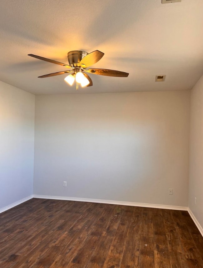 Building Photo - 2212 E 8th St