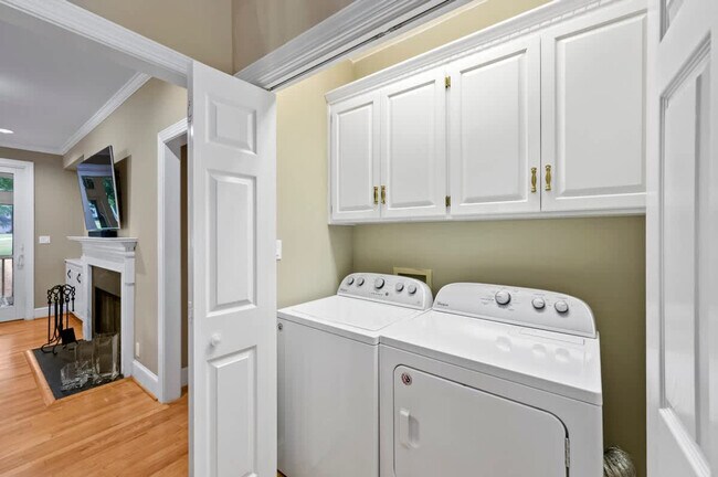 Building Photo - 110 Mayfair Ct