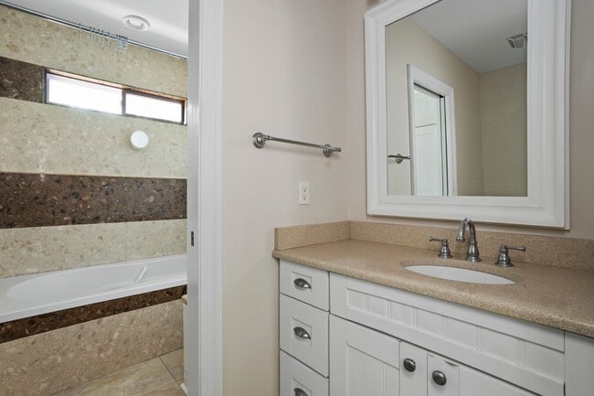 Building Photo - Charming Coastal Living in Downtown Ocean ...