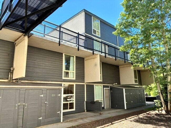 Building Photo - 340 Straight Creek Dr