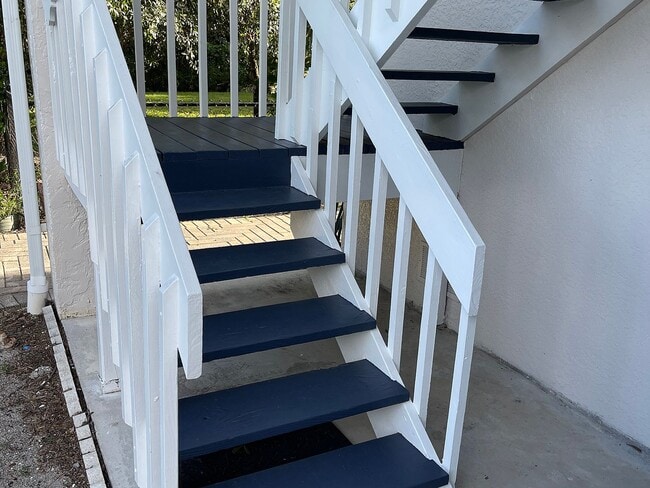 Building Photo - 1337 Center Ln