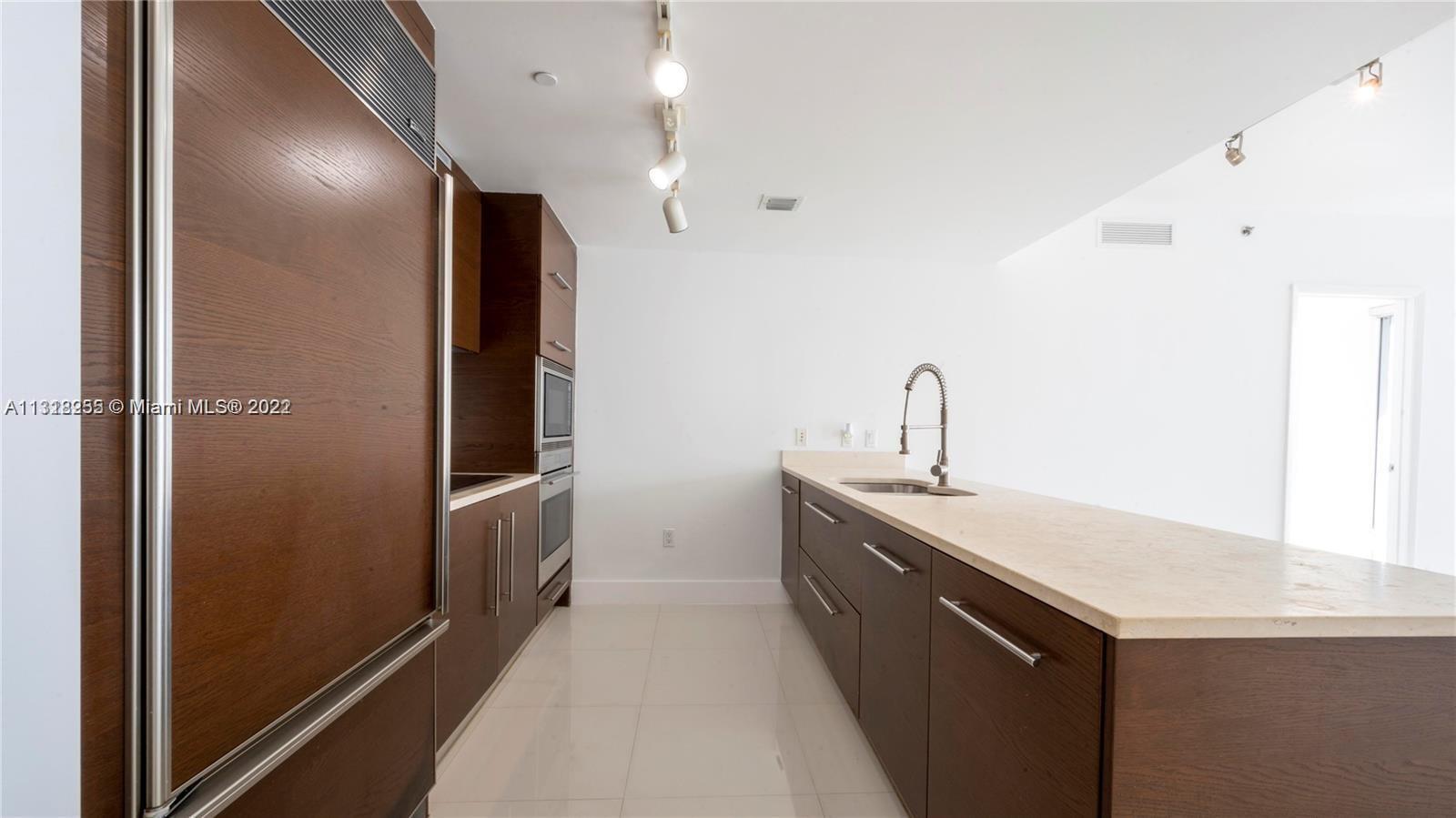 Building Photo - 475 Brickell Ave