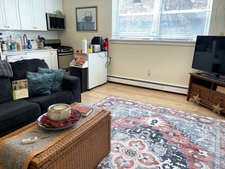 Building Photo - 50 Elm St