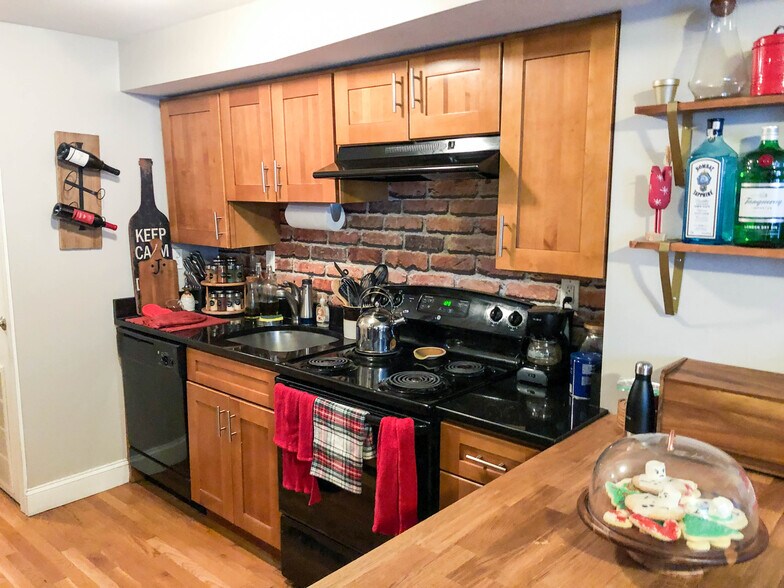 Building Photo - 23 Saint Lukes Rd