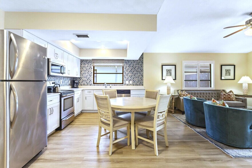 Building Photo - 663 106th Ave N