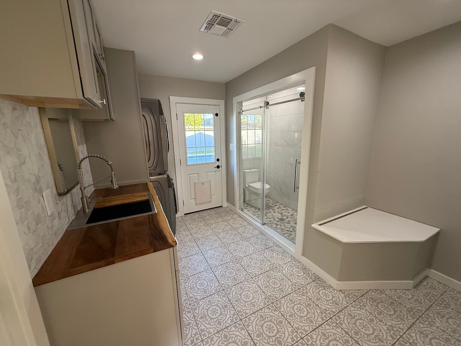 Building Photo - 8161 N 1st Dr