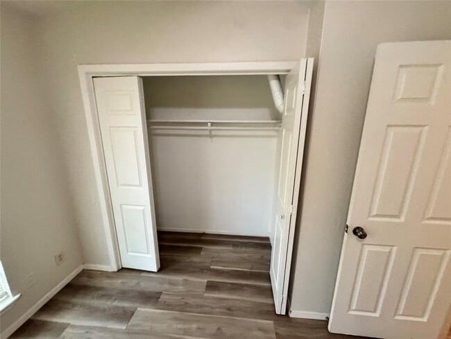 Building Photo - 3822 Southway Dr