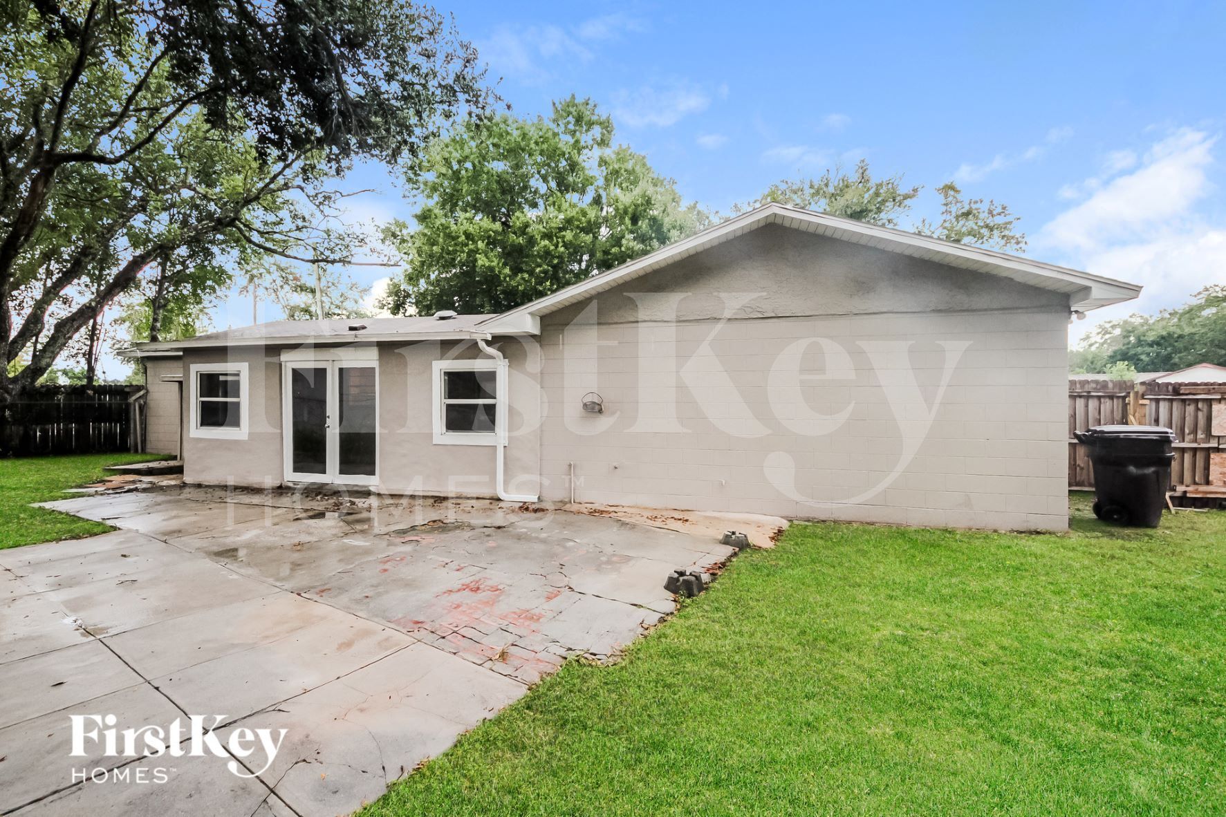 Building Photo - 2390 Meadow Ln