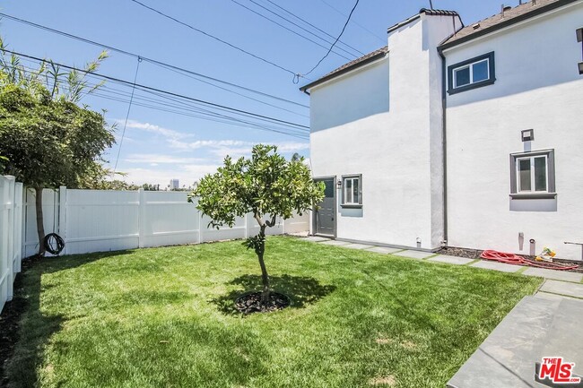 Building Photo - 1239 S Highland Ave