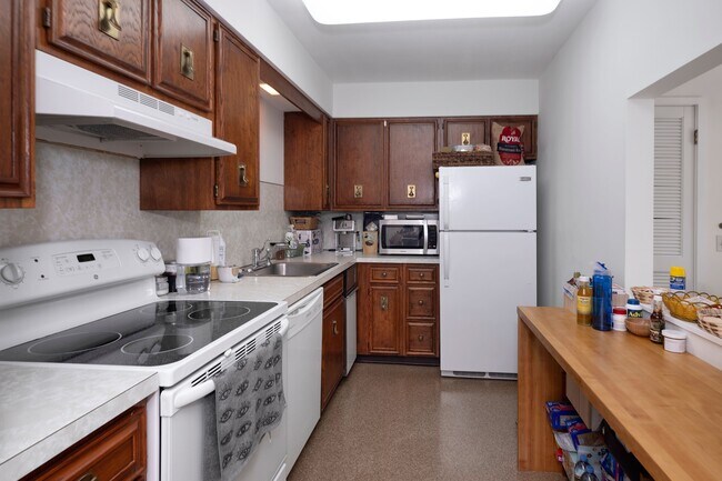 Building Photo - 51 Lawrenceville - Pennington Rd