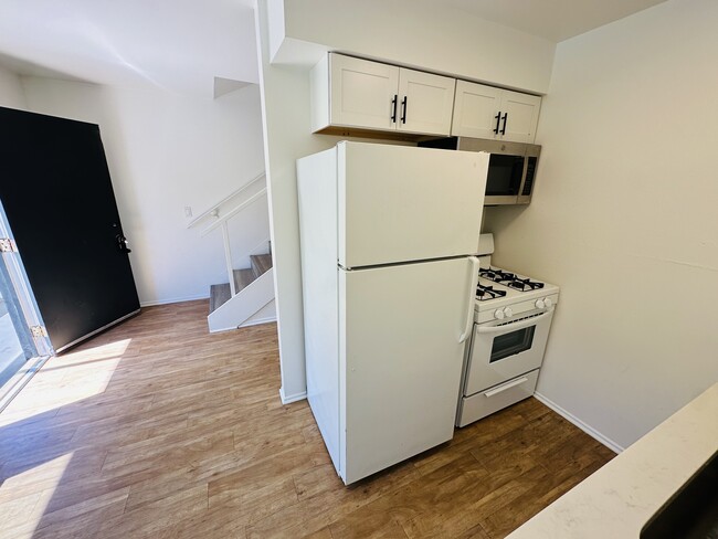 Building Photo - 201 Ladera St