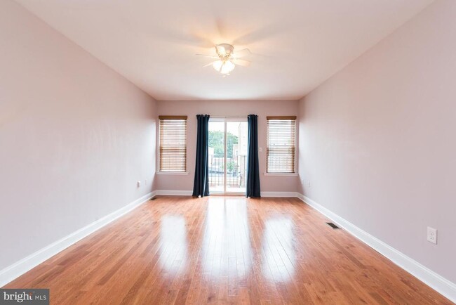Building Photo - 1026 Dorrance St