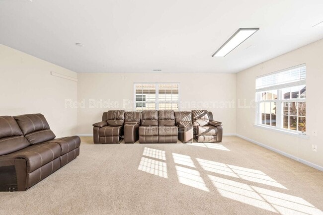 Building Photo - 4860 Pepper Dr