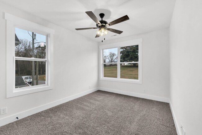 Building Photo - 180 Clay Ridge Dr