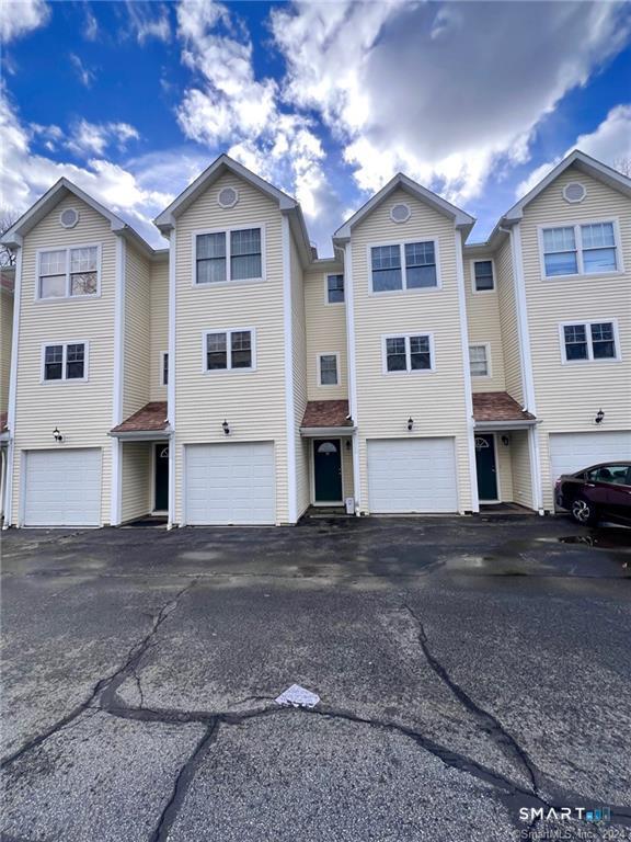 Building Photo - 527 W Thames St