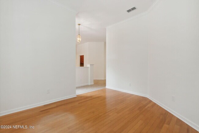 Building Photo - 1181 Westwood Dr
