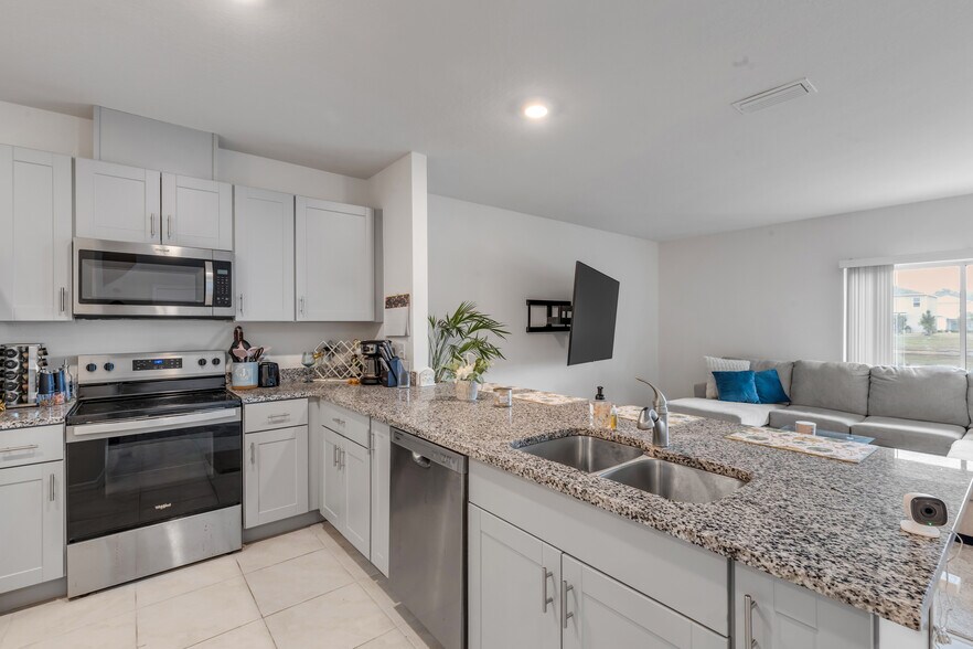 Building Photo - 2724 Silver Canoe Dr