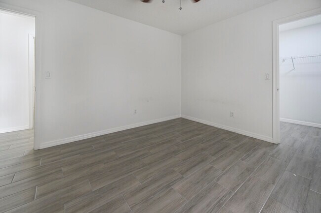 Building Photo - 1168 SE Clifton Ln