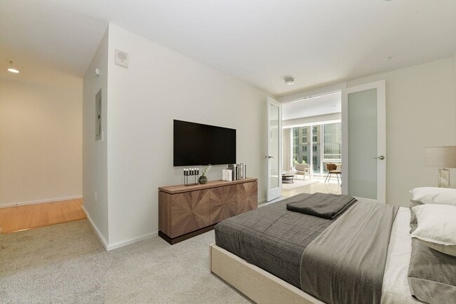 Building Photo - 2 Earhart St