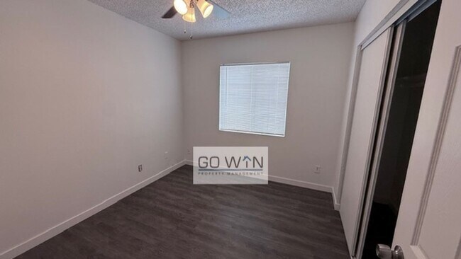 Building Photo - 4 Bed/ 2 Bath - House W/ Large Backyard